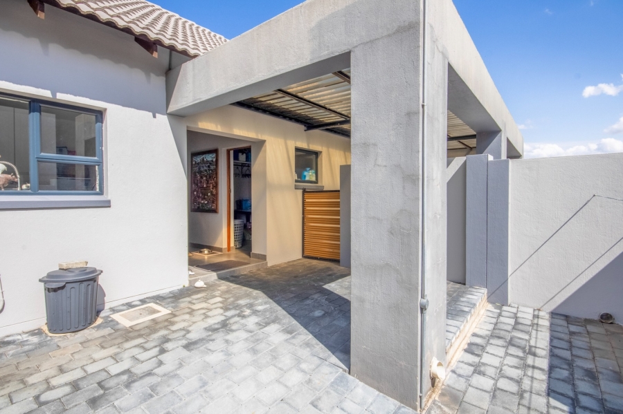 3 Bedroom Property for Sale in WestLake Country Safari Estate North West